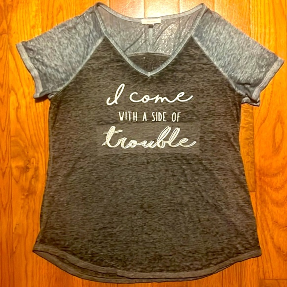 Maurice’s “side of trouble” short sleeve shirt size medium